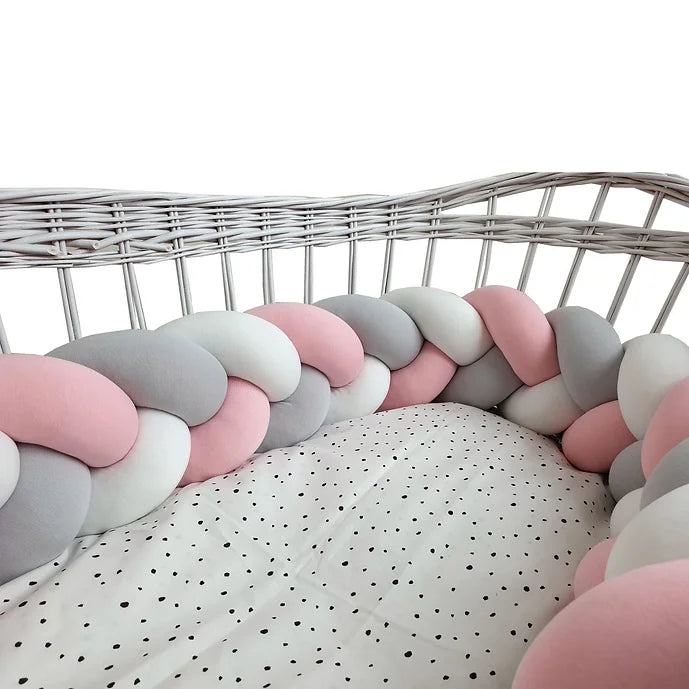 Tour de lit tressé coton blanc + gris + rose - 2 mètres 40 - Déstockage
