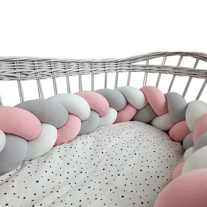 Tour de lit tressé coton blanc + gris + rose - 2 mètres 40 - Déstockage
