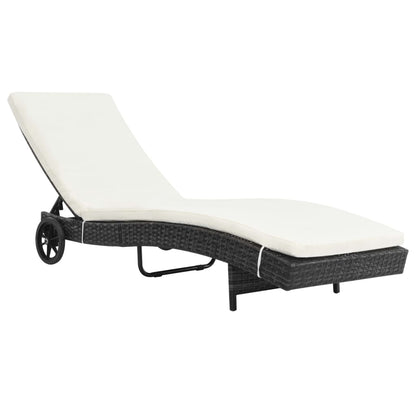 Silla larga con ruedas de resina trenzadas negras y cojín
