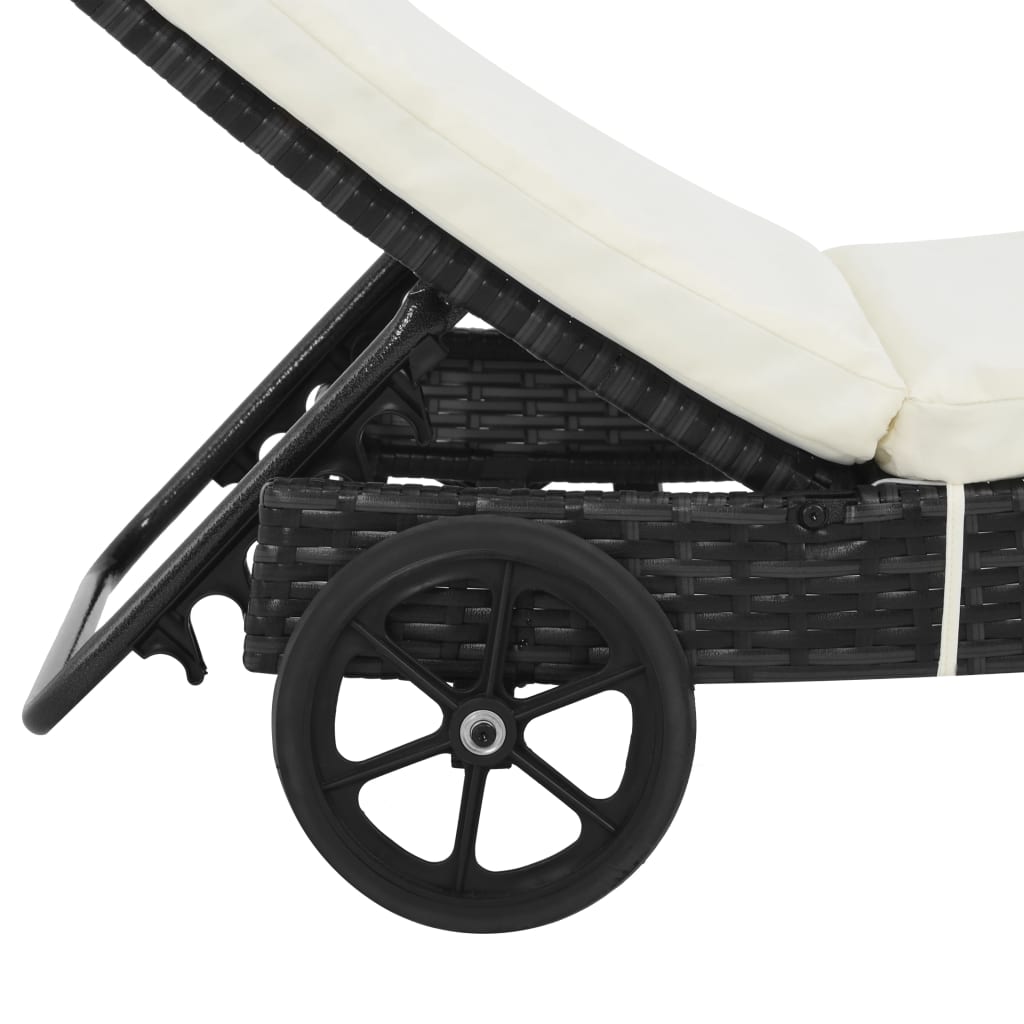 Silla larga con ruedas de resina trenzadas negras y cojín