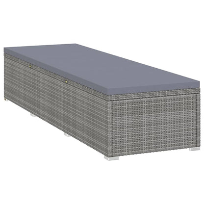 Silla larga con cojín y mesa de resina trenzada gris
