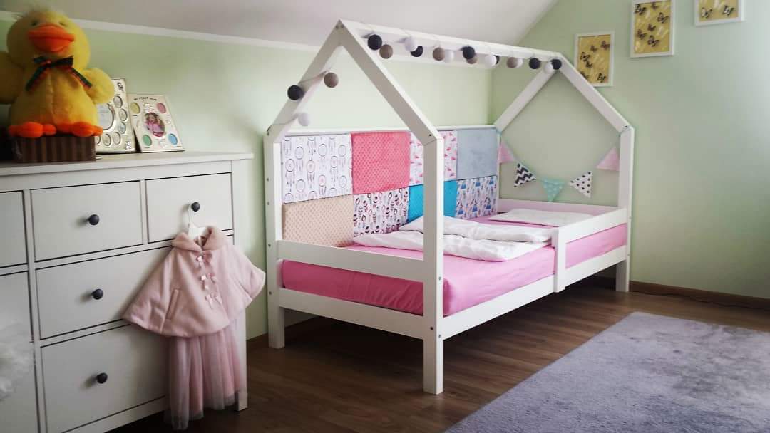 Cama de cabine com barreiras de cores de cor