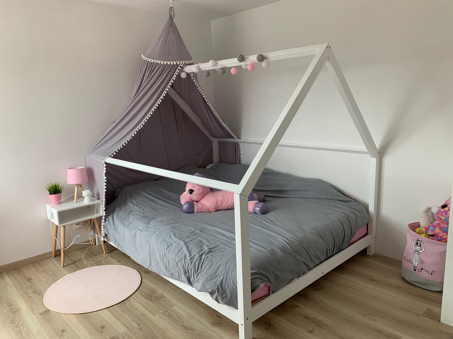 Cama de cabine com barreiras de cores de cor