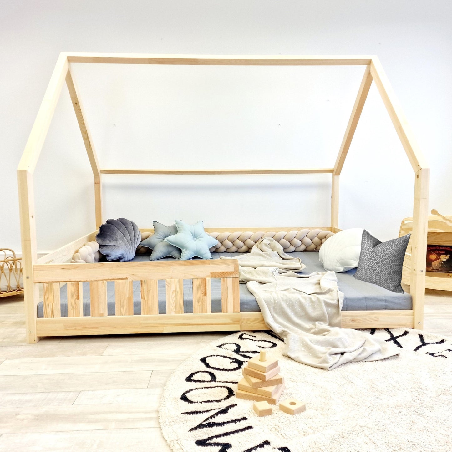 Lit Cabane enfant avec barrières à barreaux