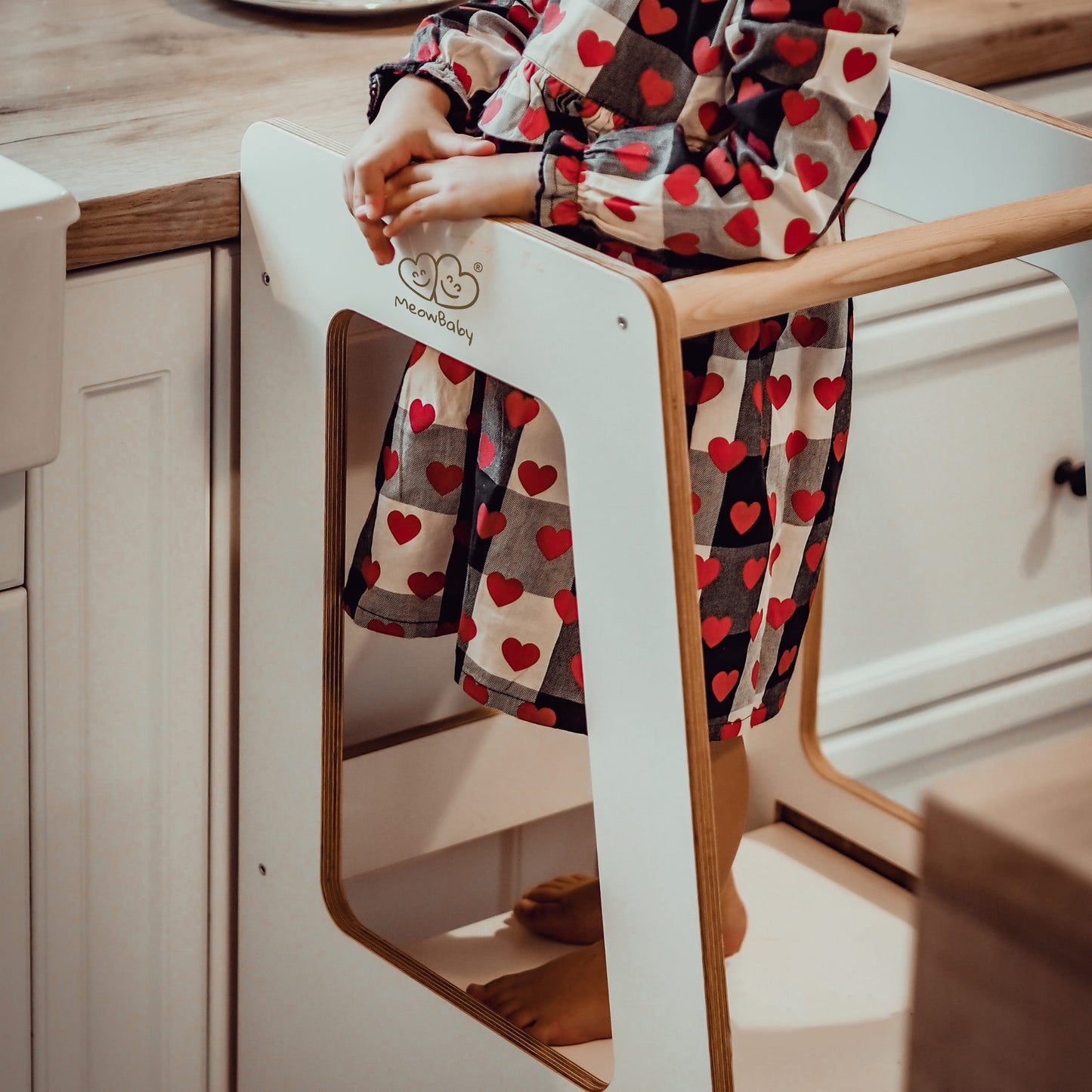 Cucina aiuta la torre di osservazione in legno per lo sgabello scandi per bambini