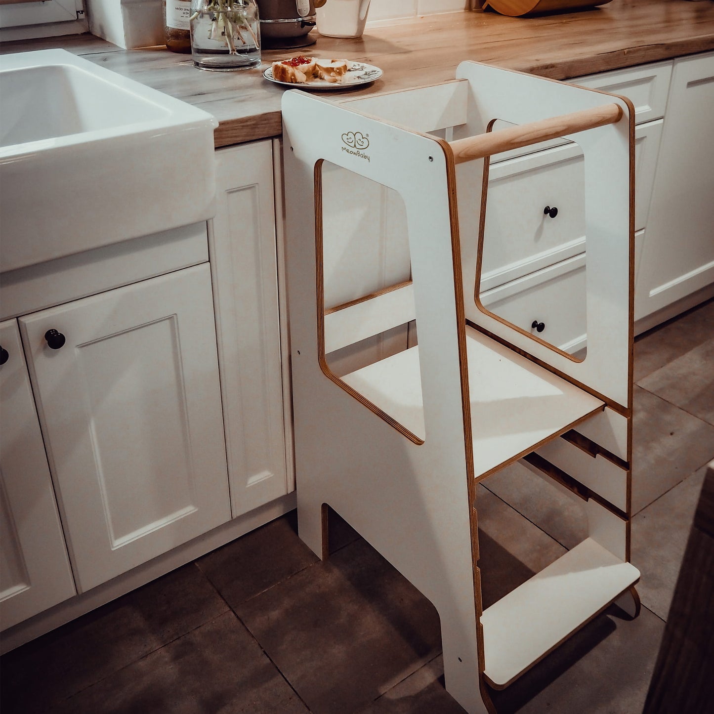 Cucina aiuta la torre di osservazione in legno per lo sgabello scandi per bambini