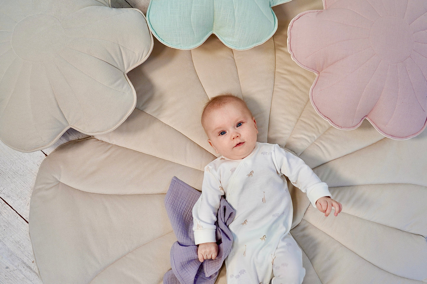 Tapis moelleux velours pour enfant flower Crème "Cream yucca"