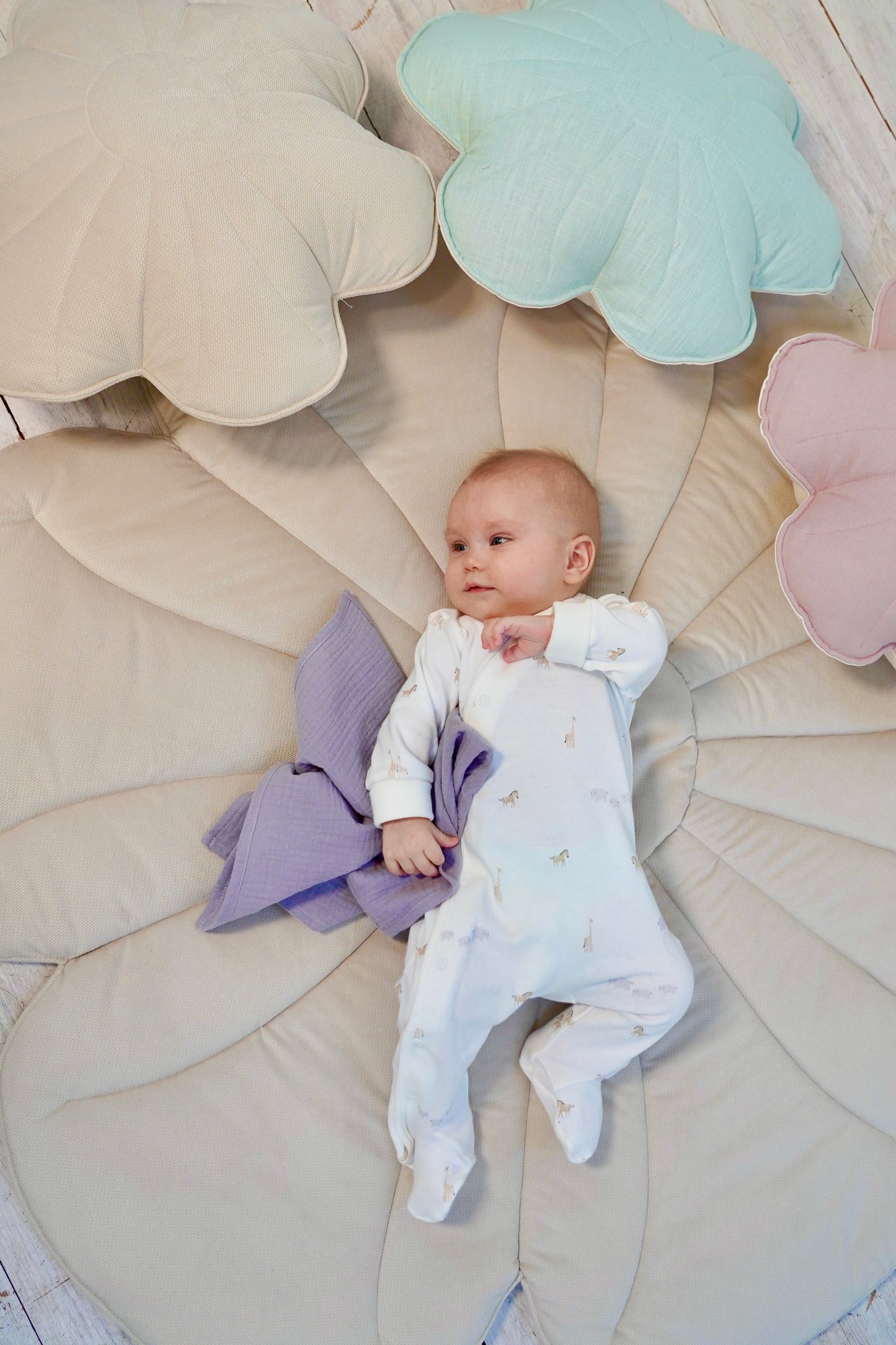 Tapis moelleux velours pour enfant flower Crème "Cream yucca"