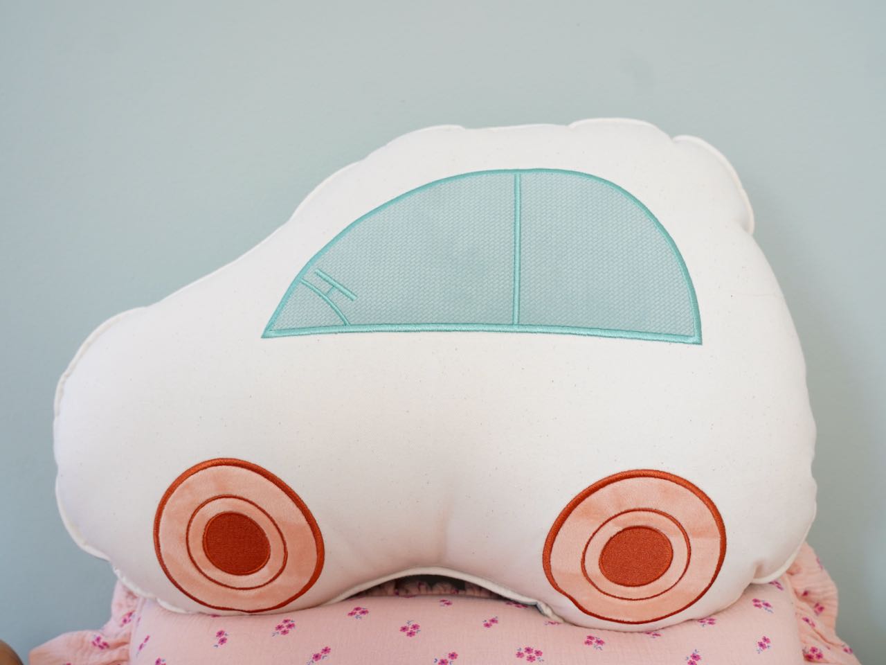 Coussin décoratif et moelleux Voiture Pastel "Powder Mint"
