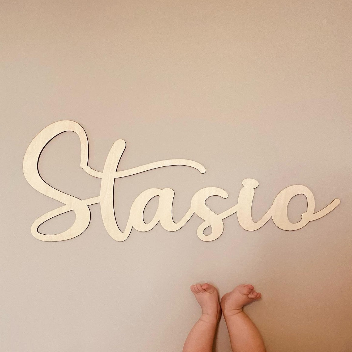 Hermosa decoración de pared Nombre de niño de madera natural