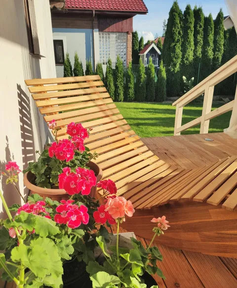 Acacia wooden tilting lounge chair