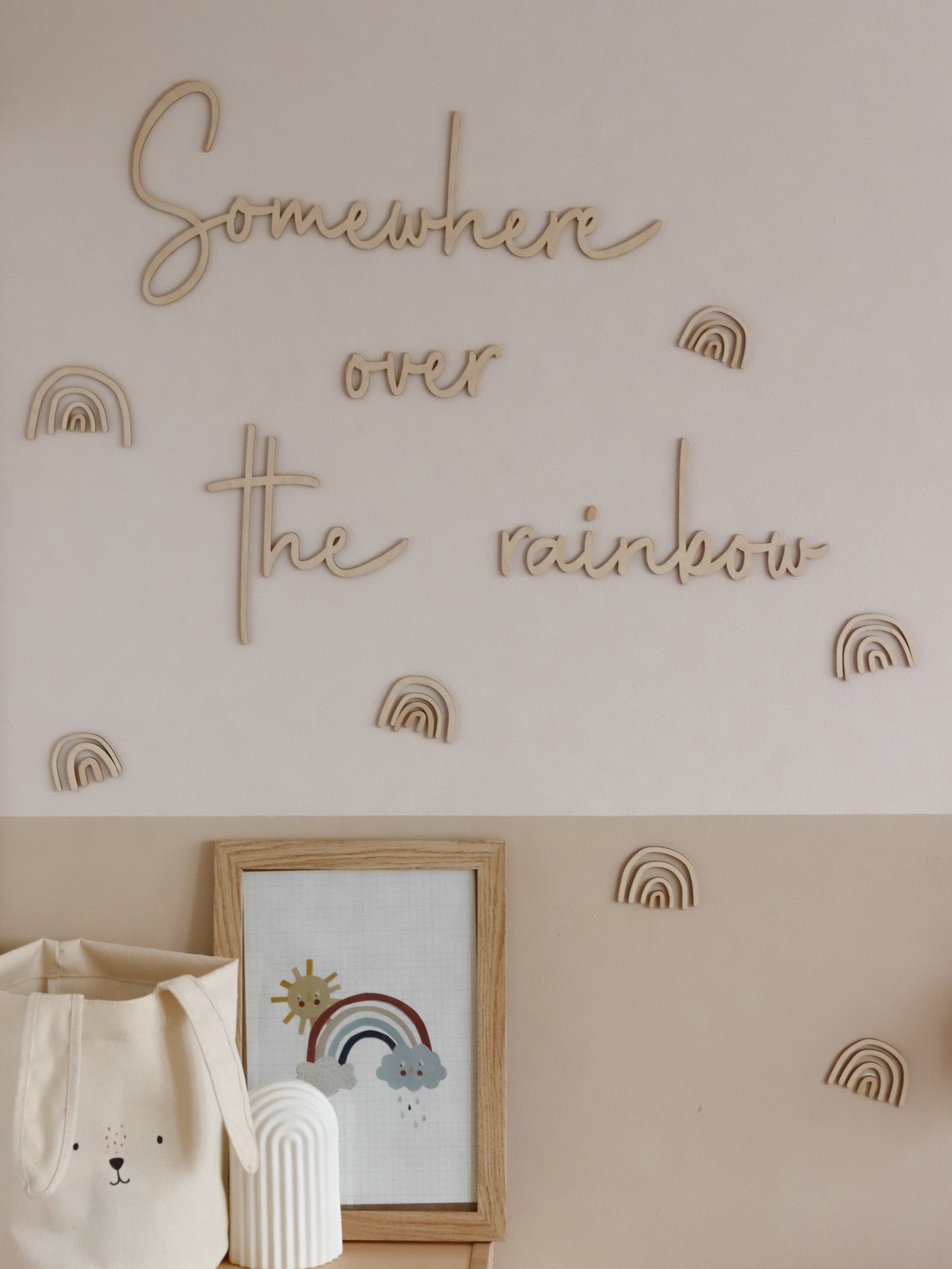 Belle écriture décorative murale "somewhere over the rainbow" + 7 petits arc en ciel