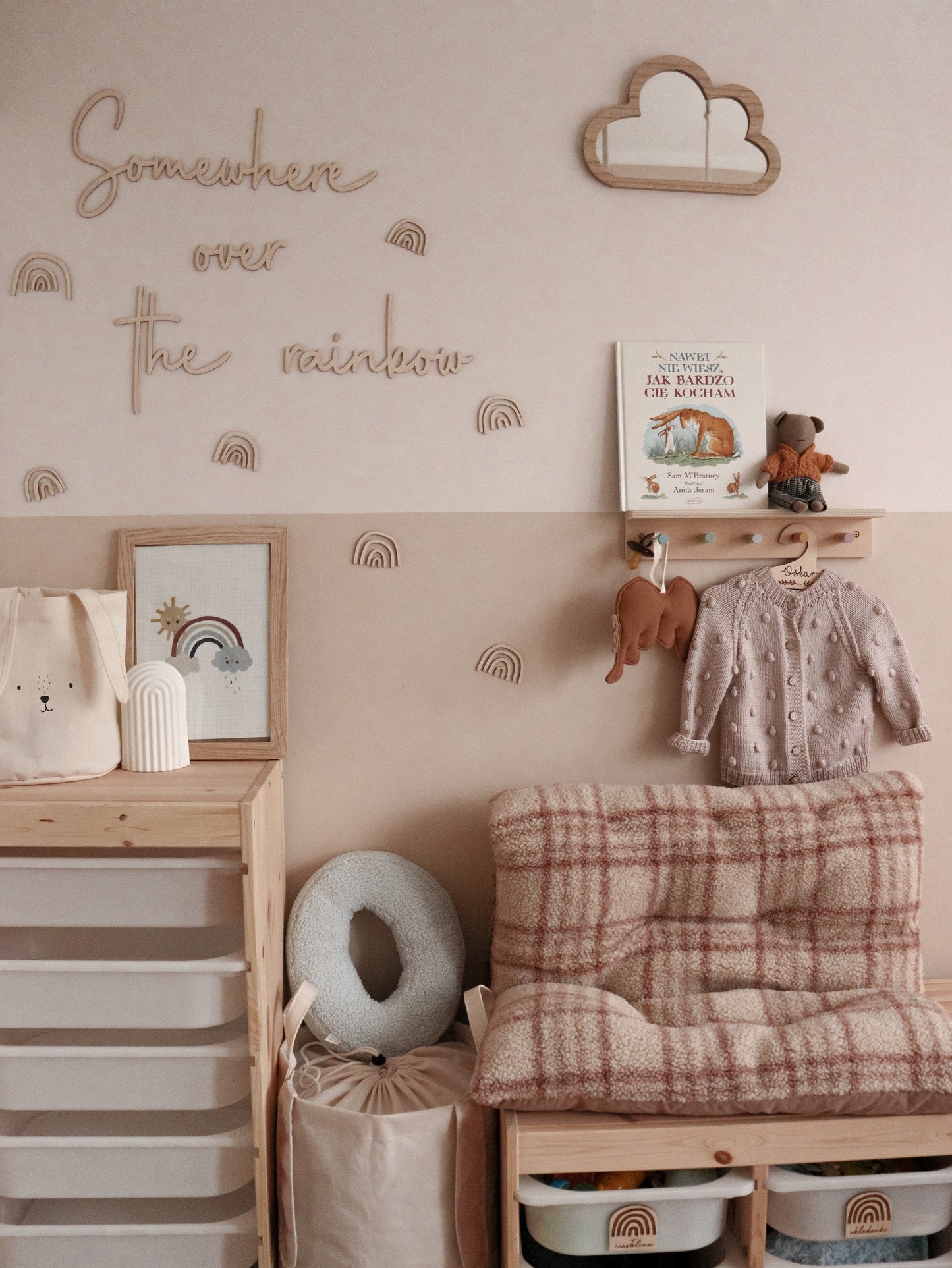 Belle écriture décorative murale "somewhere over the rainbow" + 7 petits arc en ciel