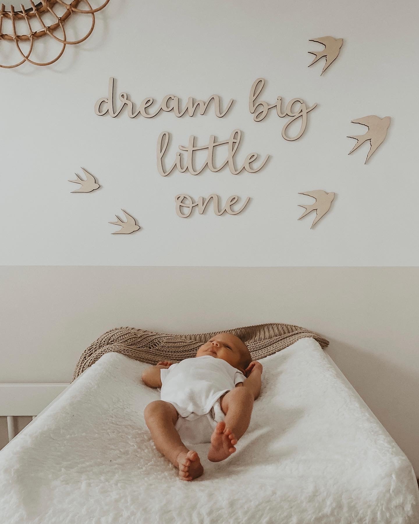 Belle écriture décorative murale "dream big little one" + décorations