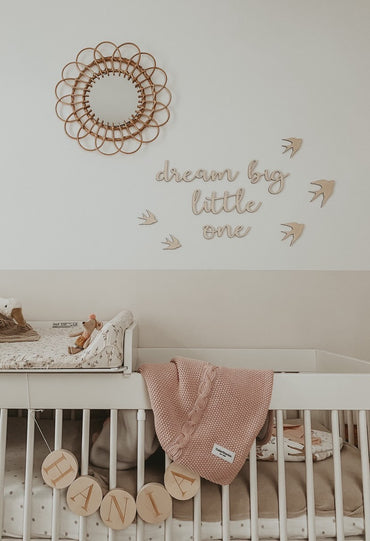 Belle écriture décorative murale "dream big little one" + décorations