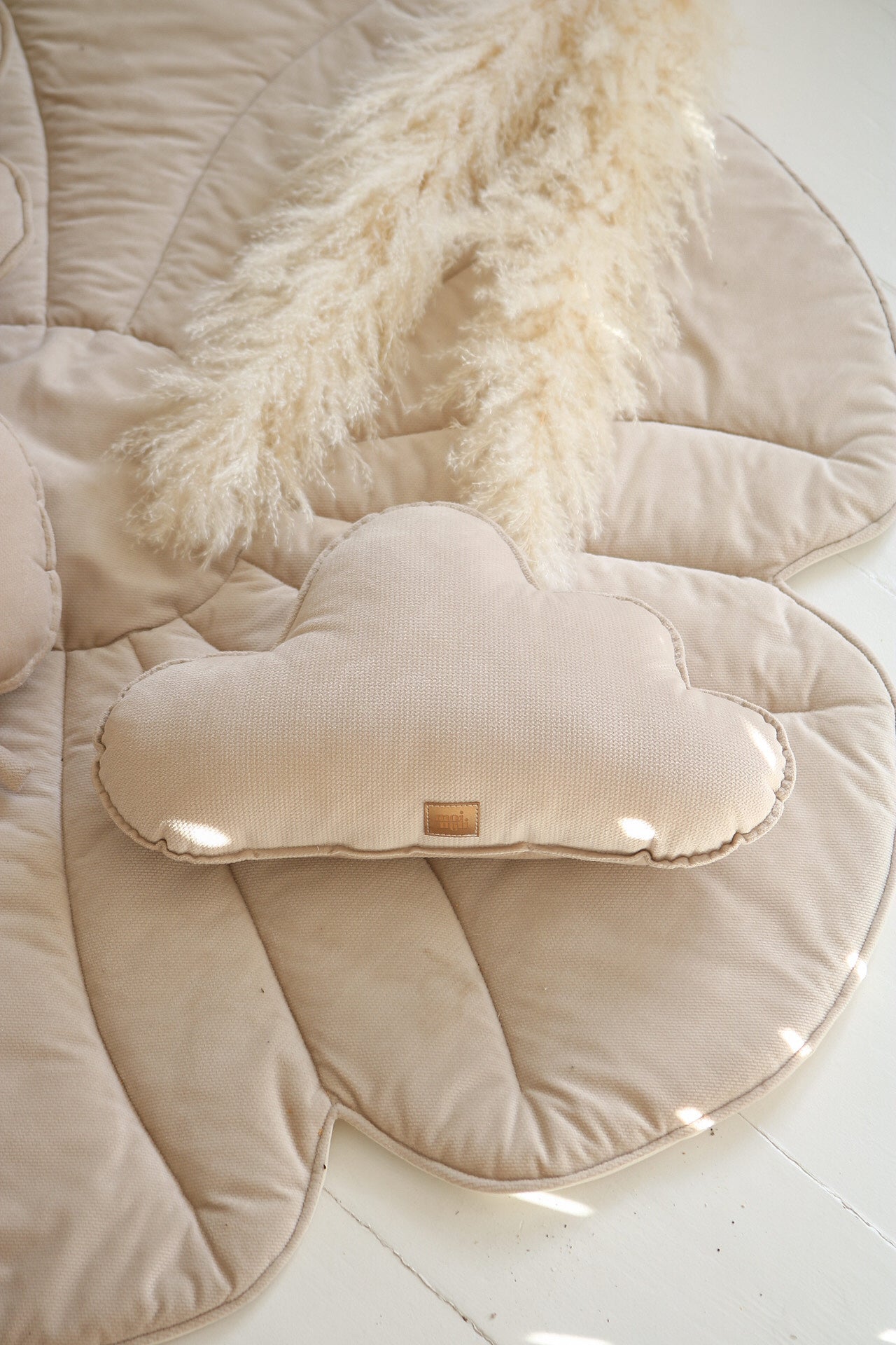 Tapis moelleux velours pour enfant flower Crème "Cream yucca"