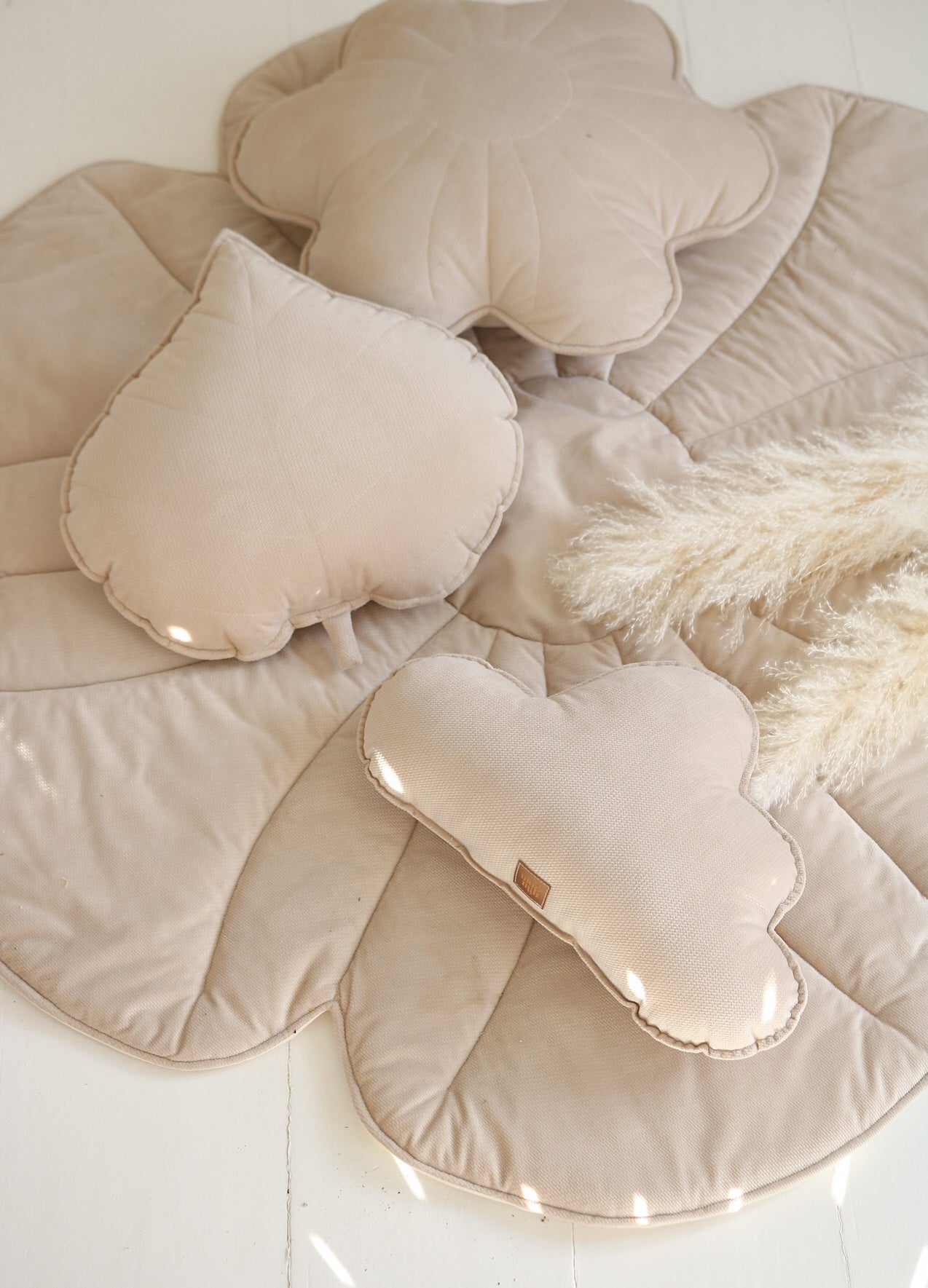 Tapis moelleux velours pour enfant flower Crème "Cream yucca"