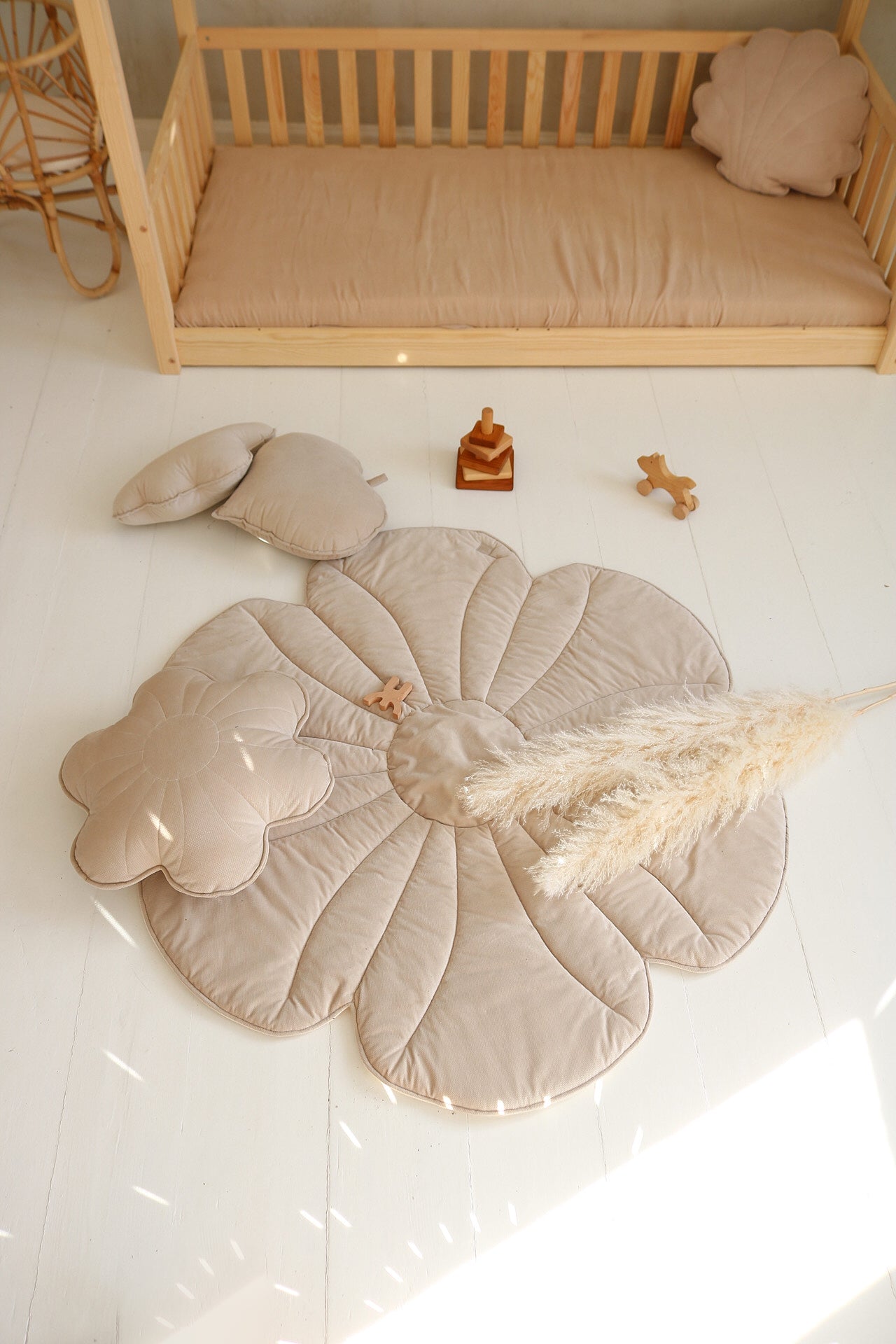 Tapis moelleux velours pour enfant flower Crème "Cream yucca"