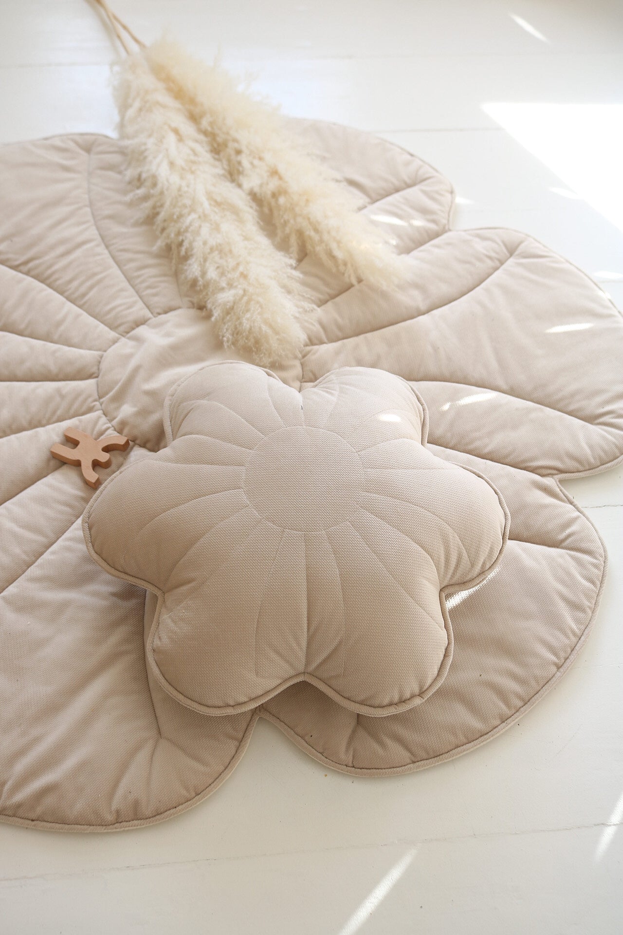 Tapis moelleux velours pour enfant flower Crème "Cream yucca"