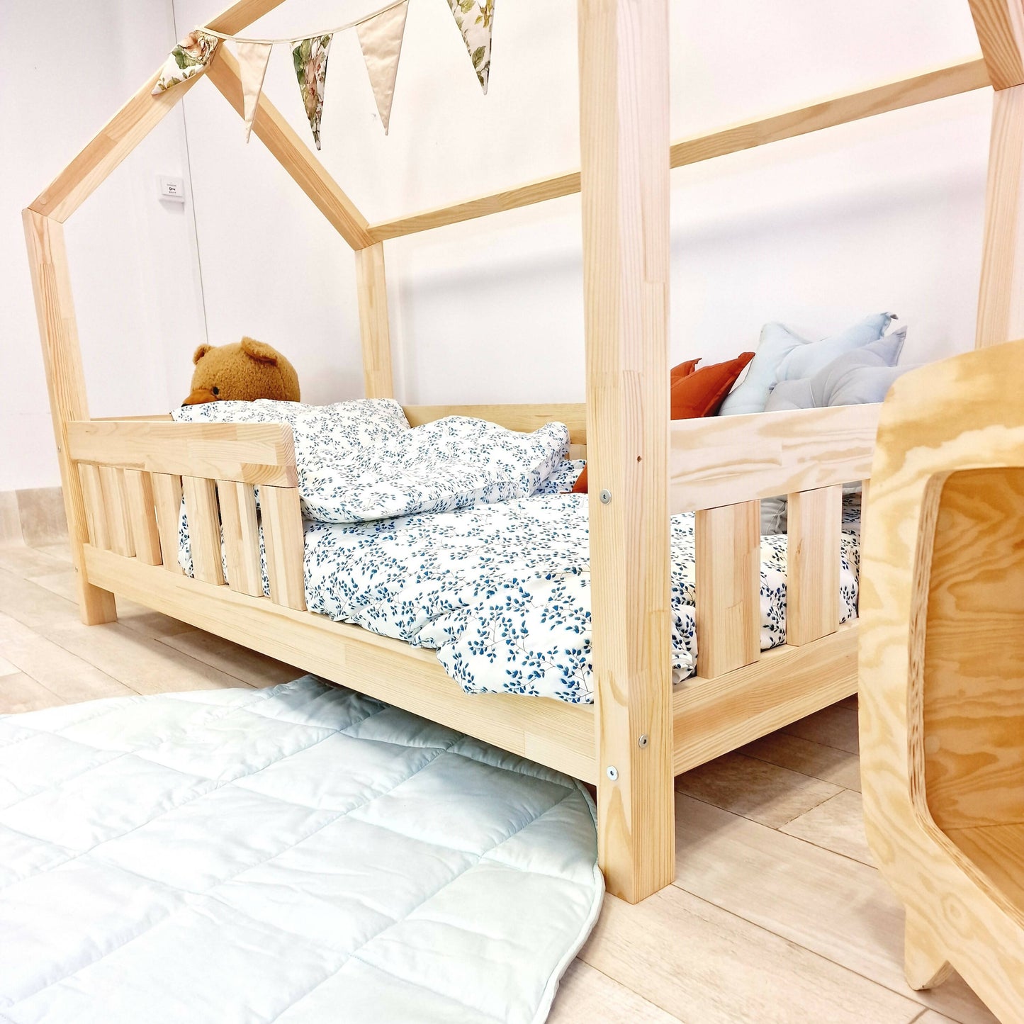 Cama de cabine infantil com barras barreiras