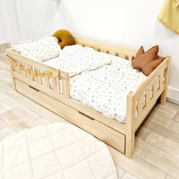 Einfaches Kinderbett mit Schublade mit Schublade