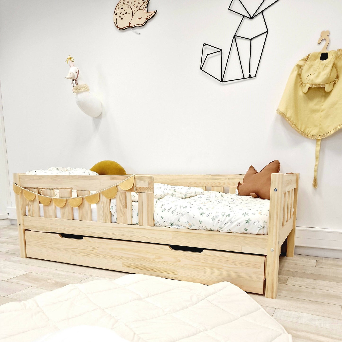 Lit enfant Simple à barreaux avec tiroir