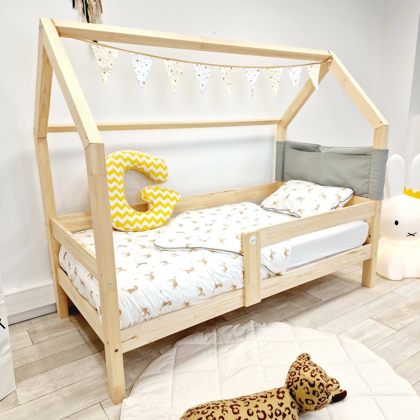 Cama de cabine com barreiras de cores de cor