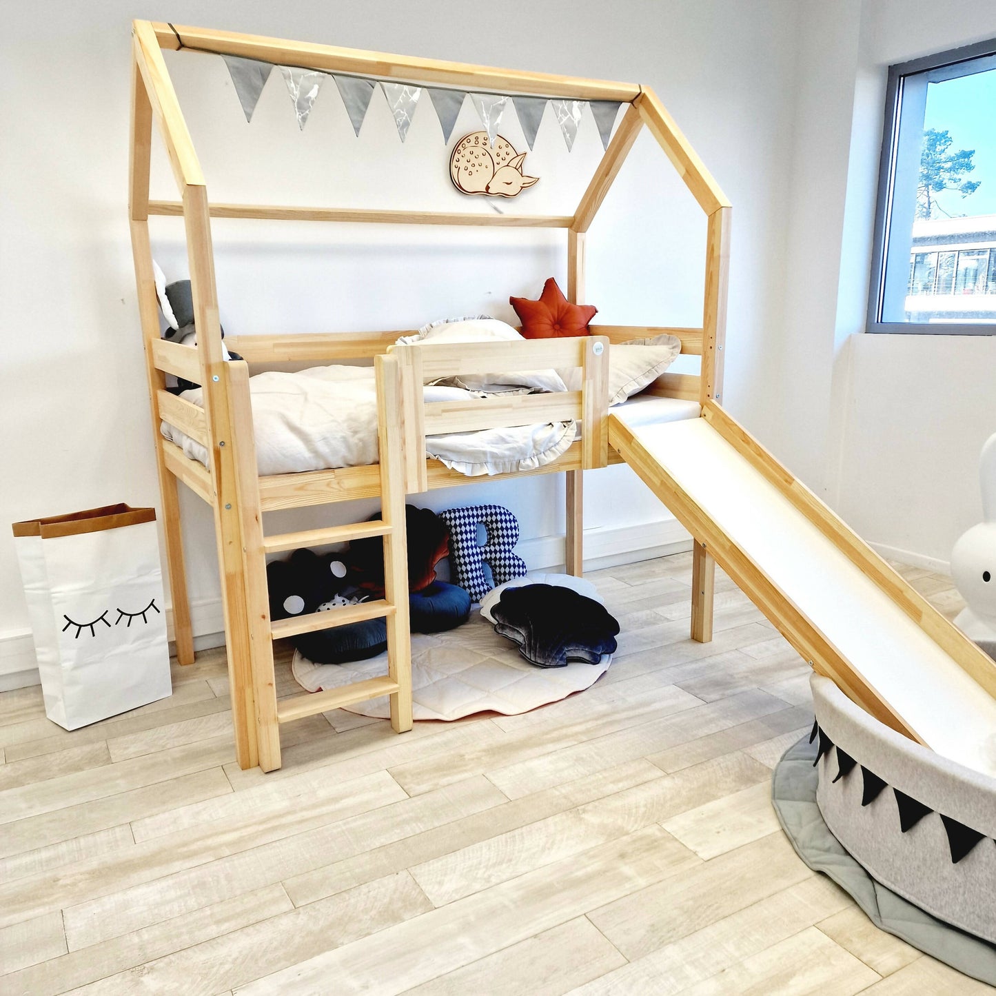 Mia Toboggan Cabin Bed 